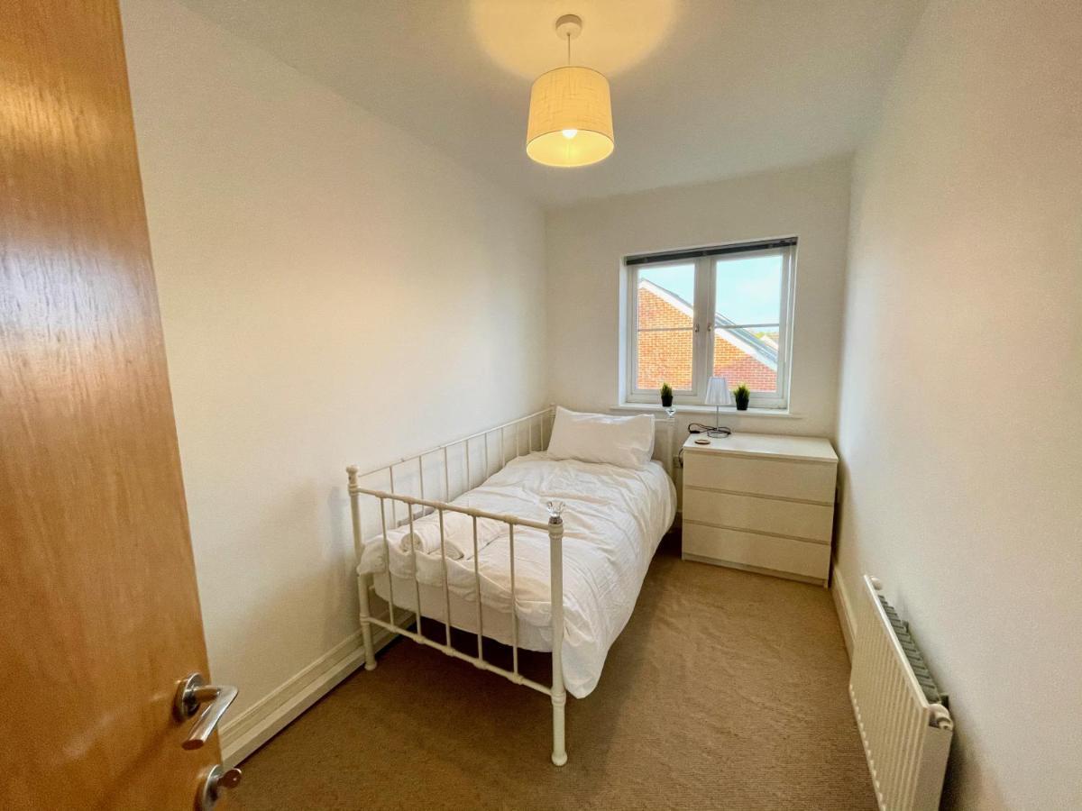 Manor House - Cosy Guesthouse Beside Farnham Hospital 외부 사진